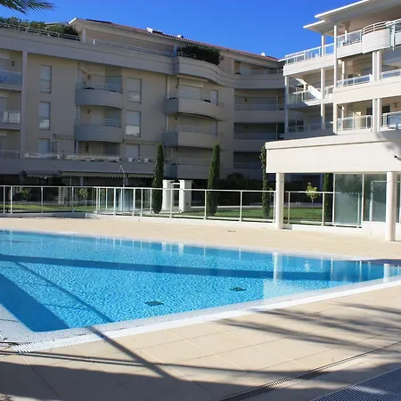 Royal Beach Apartment *